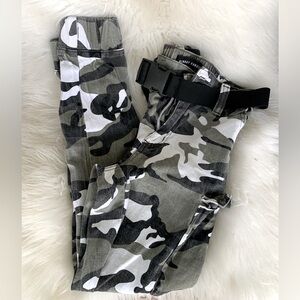 Camo Cargo pant joggers -small
